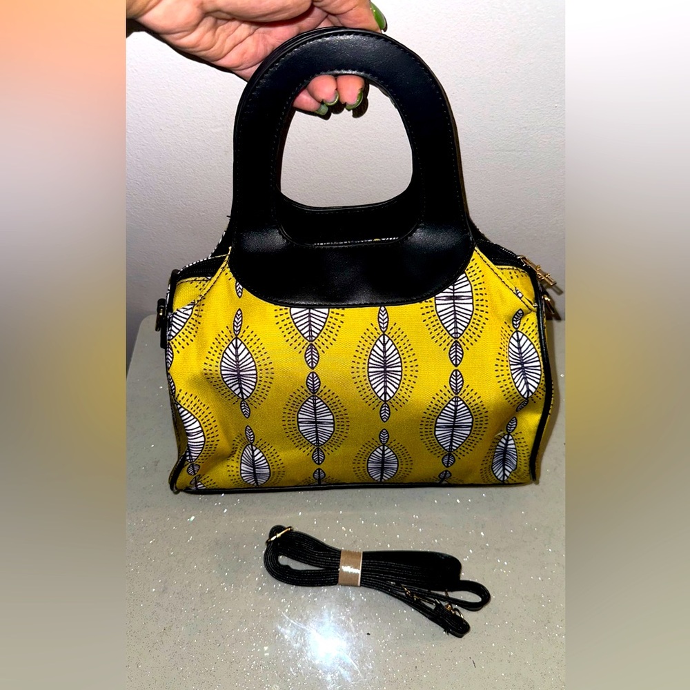 NWOT-Crossbody print purse.